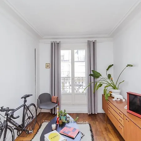 Bright 35 M For 2 With Balcony In 아파트 *