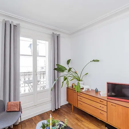 Bright 35 M For 2 With Balcony In * 파리