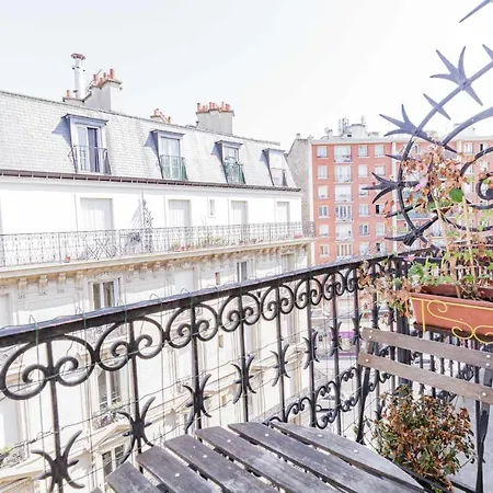 Bright 35 M For 2 With Balcony In *